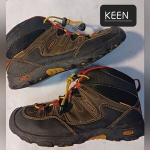 KEEN YOUTH Size 5 Hiking Boots Shoes